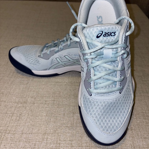 Asics | Women's Upcourt 5 Volleyball Shoes | Size 8 - Picture 3 of 8